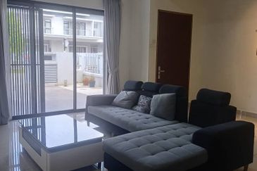 Evira @ Warisan Puteri