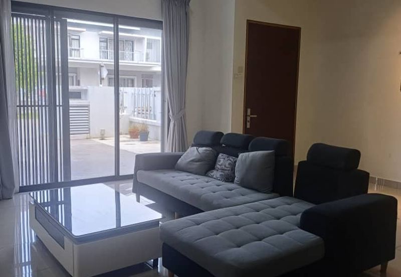 Evira @ Warisan Puteri