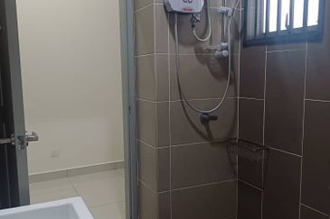 Evira @ Warisan Puteri