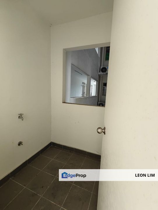 **BELOW MARKET**  Karisma, Harmoni apartment, Freehold  800sf  3R2B can LPPSA, Markup loan  , Selangor, Semenyih