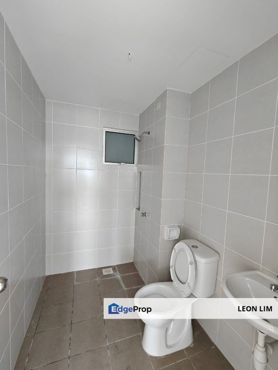 **BELOW MARKET**  Karisma, Harmoni apartment, Freehold  800sf  3R2B can LPPSA, Markup loan  , Selangor, Semenyih