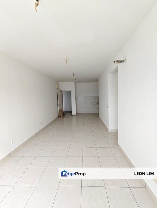 **BELOW MARKET**  Karisma, Harmoni apartment, Freehold  800sf  3R2B can LPPSA, Markup loan  , Selangor, Semenyih