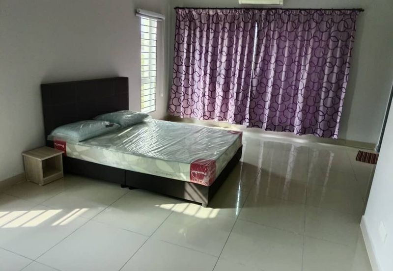 Taman Universiti Bangi, corner 3 storey house, fully furnished 