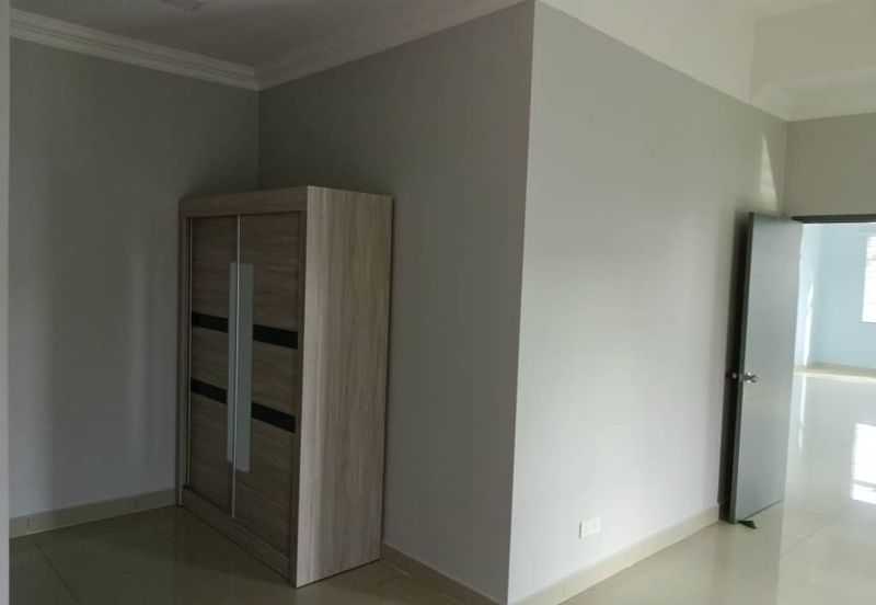 Taman Universiti Bangi, corner 3 storey house, fully furnished 