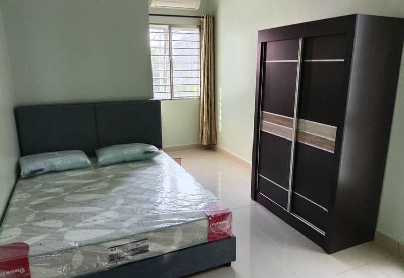Taman Universiti Bangi, corner 3 storey house, fully furnished 