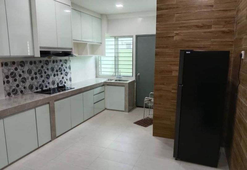 Taman Universiti Bangi, corner 3 storey house, fully furnished 