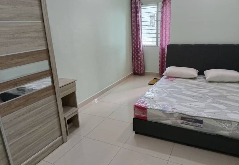 Taman Universiti Bangi, corner 3 storey house, fully furnished 