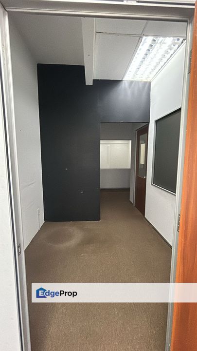 Taman Pelangi Semenyih 2, 1 st floor office space with partition room, Selangor, Semenyih