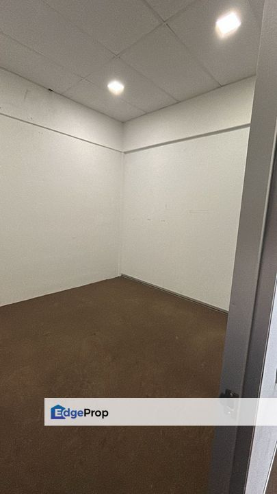 Taman Pelangi Semenyih 2, 1 st floor office space with partition room, Selangor, Semenyih