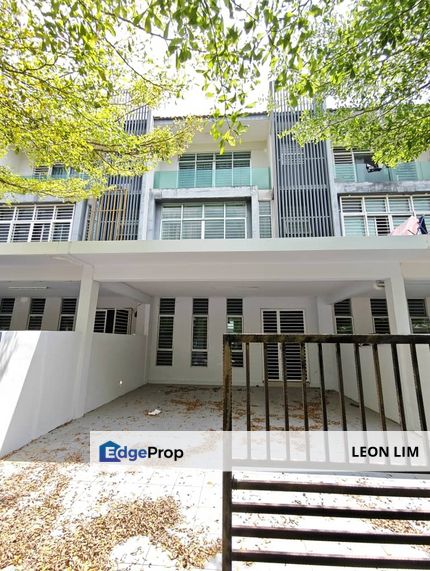 Bangi Avenue, Bandar Baru Bangi, 3 storey terrace, guarded & gated,7 Room7 Bathroom, Selangor, Bangi