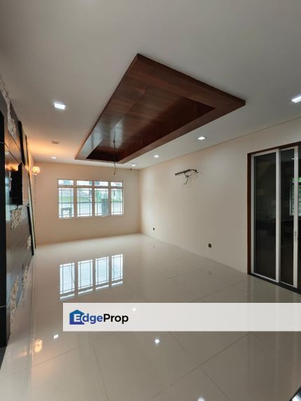 Taman Saujana Impian, Kajang 2.5 storey bungalow house, Freeheold, guarded & gated. Below Market , Selangor, Kajang