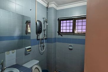 Bandar Sungai Long Cheras,  2storey terrace intermediate, fully extended 