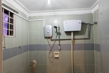 Bandar Sungai Long Cheras,  2storey terrace intermediate, fully extended 