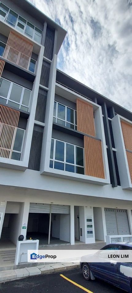 Bandar Tasik Puteri Rawang, 3 storey shop office, newly handover , Selangor, Rawang