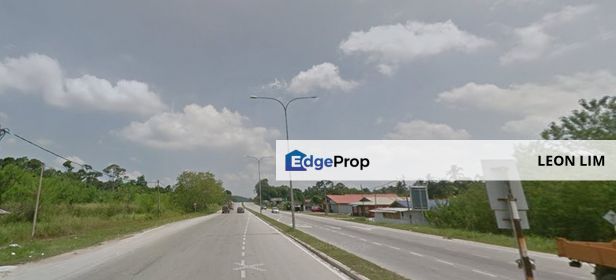 Jenderam Hilir Dengkil Selangor , Agricultural land facing main road , Selangor, Dengkil