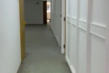 Jalan Ipoh KL , 1st floor shop office, renovated with partition room 