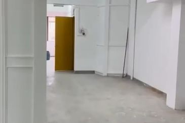 Jalan Ipoh KL , 1st floor shop office, renovated with partition room 