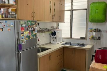 Desa Bayan Apartment