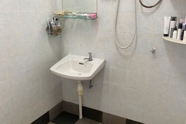 Desa Bayan Apartment