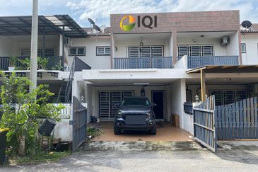 TAMAN SEJATI SURIA, SITIAWAN