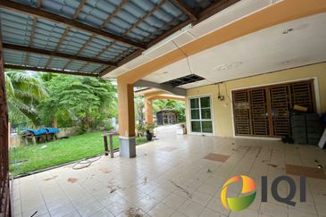 TAMAN MUTIARA, SITIAWAN