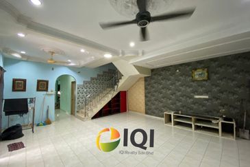 TAMAN MUTIARA, SITIAWAN