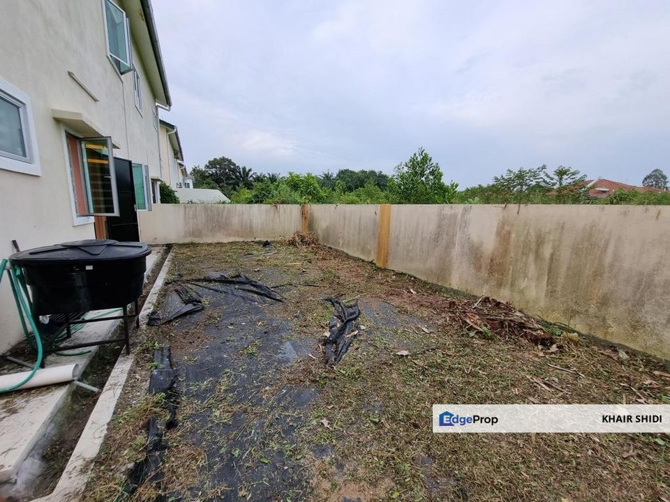 RUMAH SEMID DUA TINGKAT DI TAMAN SERDANG BISTARI 2 MANJUNG PERAK UNTUK DIJUAL, Perak, Manjung