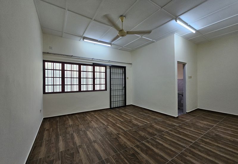 SL7, Bandar Sungai Long