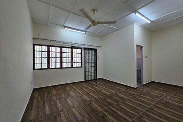 SL7, Bandar Sungai Long