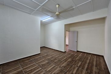 SL7, Bandar Sungai Long