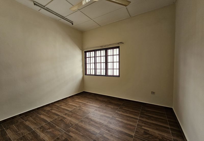 SL7, Bandar Sungai Long