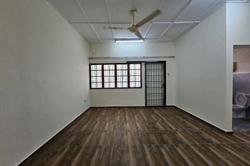 SL7, Bandar Sungai Long