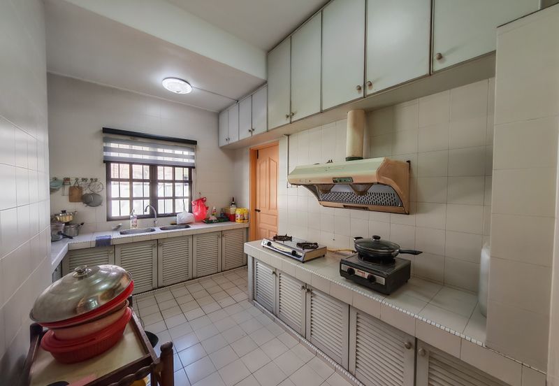 SL 8, Bandar Sungai Long