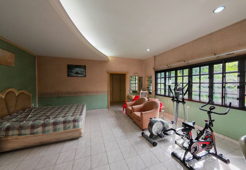 SL 8, Bandar Sungai Long