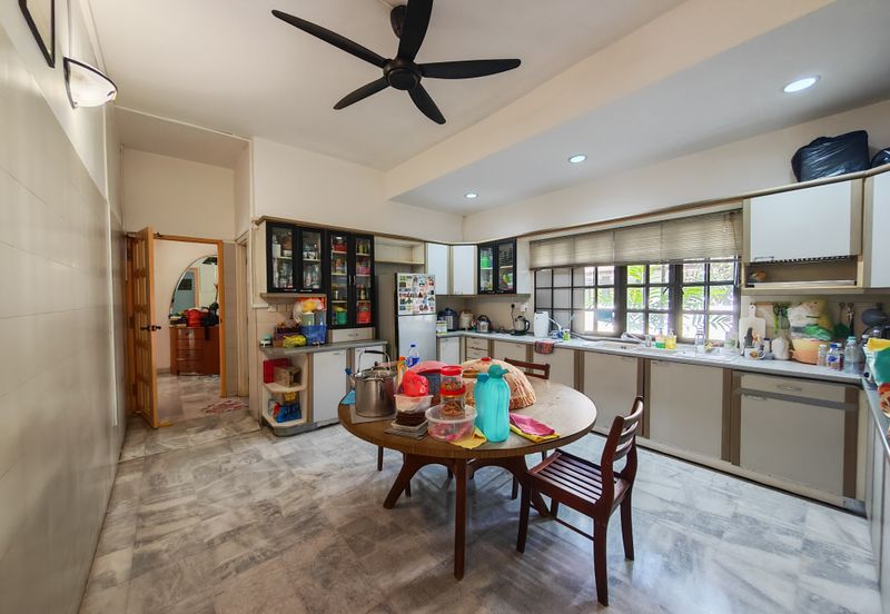 SL 8, Bandar Sungai Long