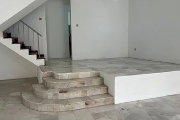 SL7, Bandar Sungai Long