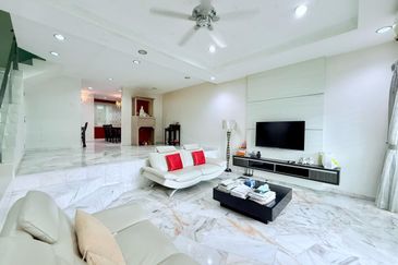 SL7, Bandar Sungai Long