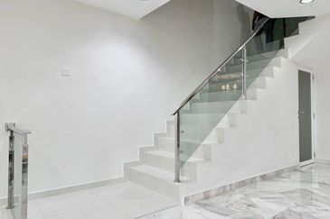 SL7, Bandar Sungai Long