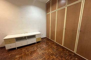 SL 4, Bandar Sungai Long