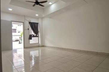 SL7, Bandar Sungai Long