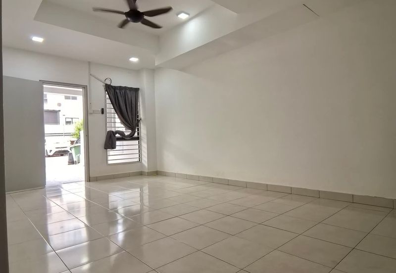 SL7, Bandar Sungai Long