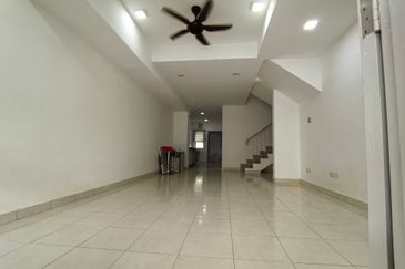 SL7, Bandar Sungai Long