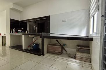 SL7, Bandar Sungai Long