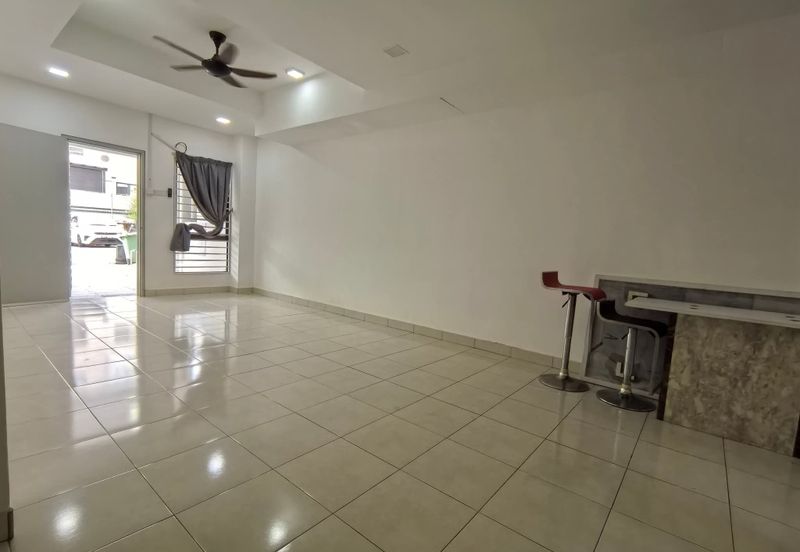 SL7, Bandar Sungai Long