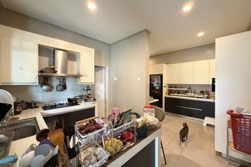 Jalan Suasana, Bandar Tun Hussein Onn