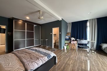 Jalan Suasana, Bandar Tun Hussein Onn