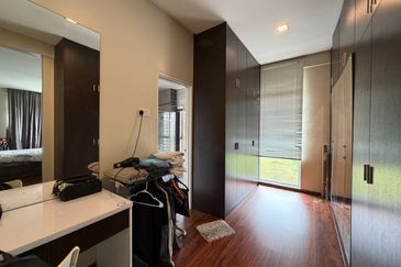 Jalan Suasana, Bandar Tun Hussein Onn