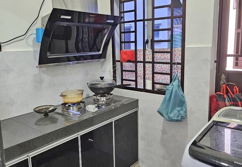 Jalan Setia Tropika 2/11