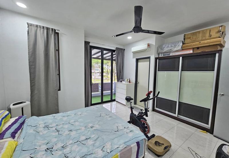 Jalan Setia Tropika 2/11