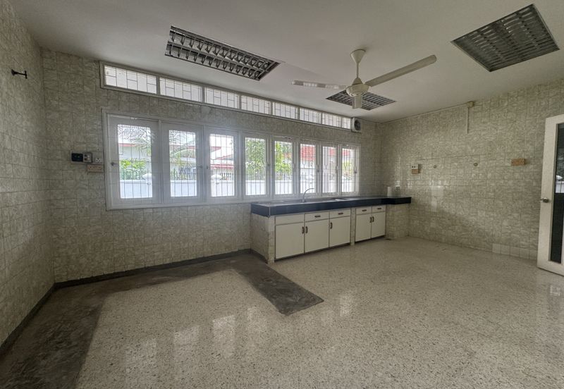 Jalan Lingkungan U Thant 